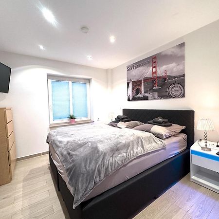 Ferienwohnungen Arp "2D" Mit Terrasse Und Parkplatz Itzehoe Exterior foto